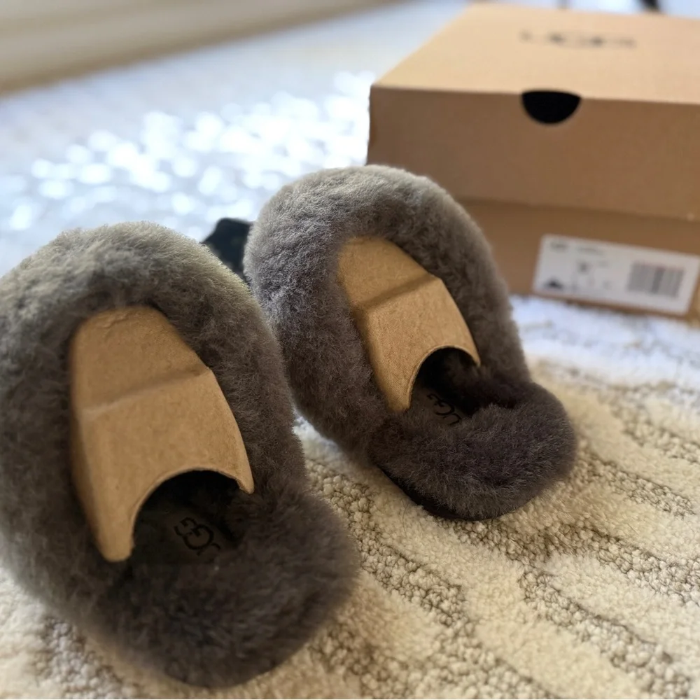 UGG Scuffette Black Slippers with Gray Fur - Picture 3 of 6